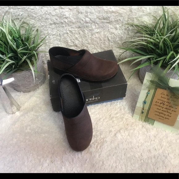 dansko chocolate nubuck
